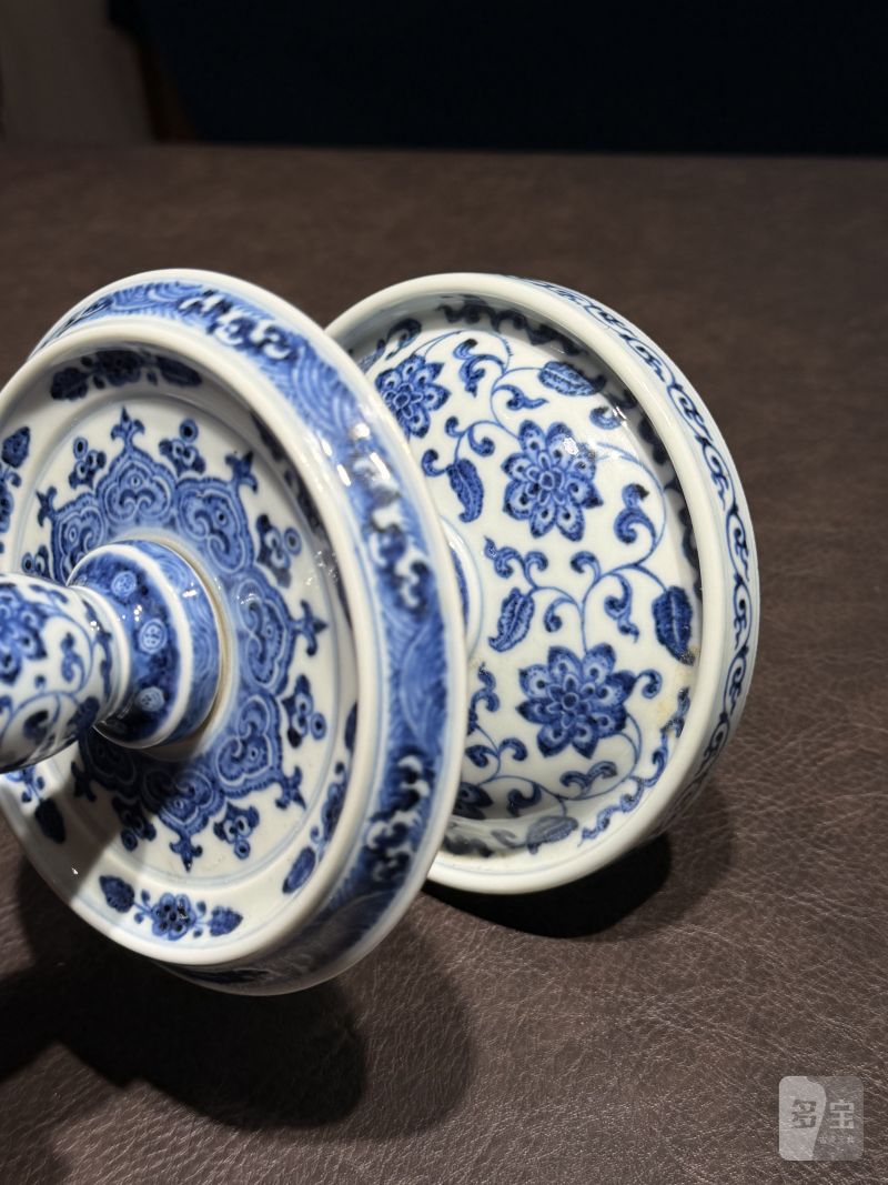 清乾隆 青花缠枝莲纹烛台 - 图19
